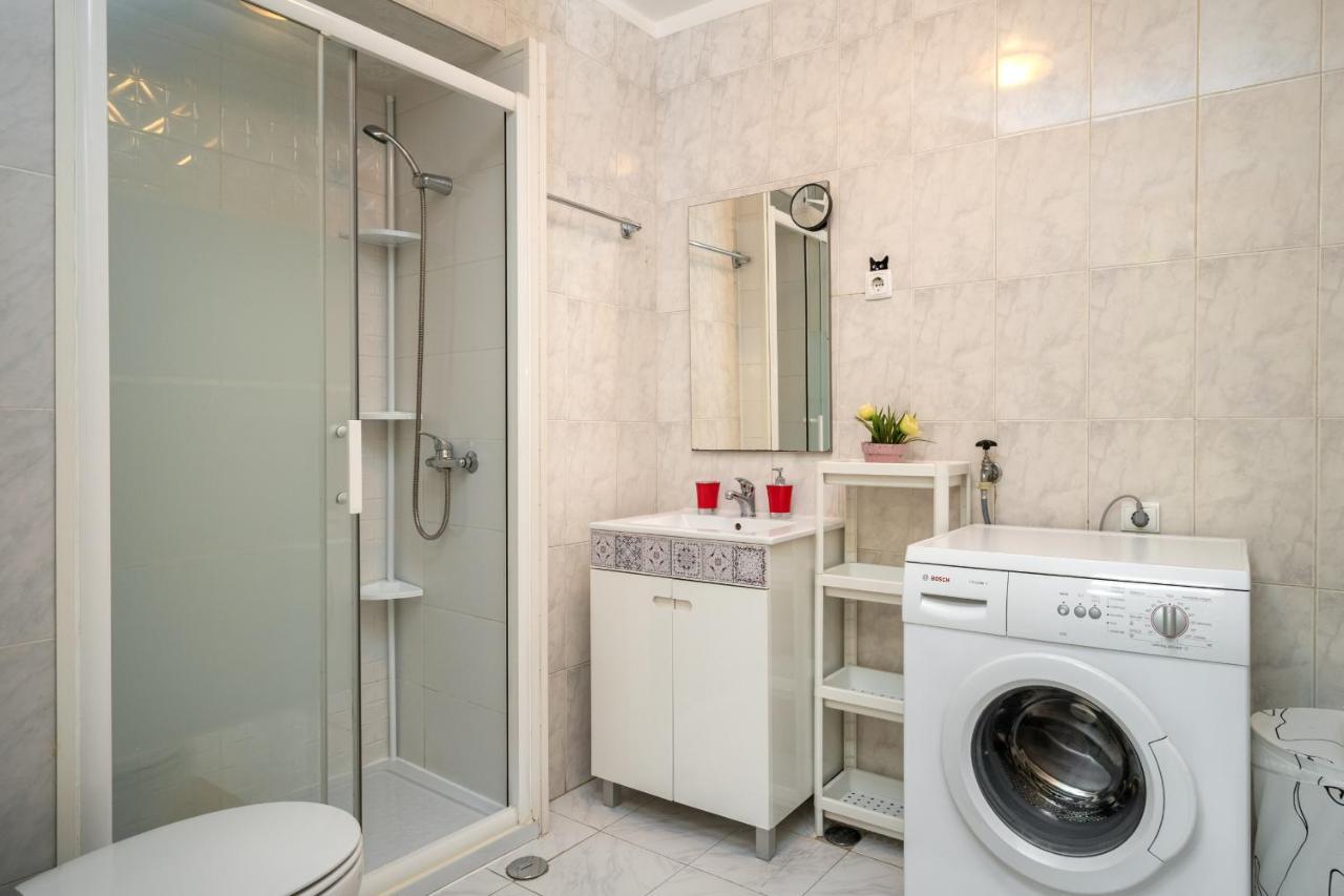 Cozy One Bedroom Apt In Historic Location - Carmo Lissabon Buitenkant foto